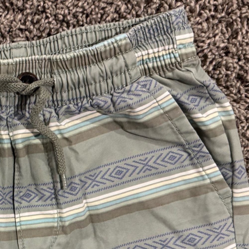 Boys OshKosh B'gosh Green and Blue Patterned Shorts, size 8 - Picture 8 of 9